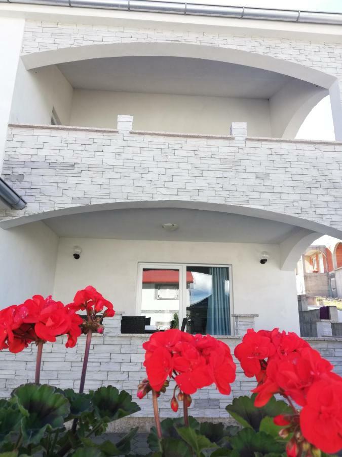 Apartment Tina Рогозница Экстерьер фото